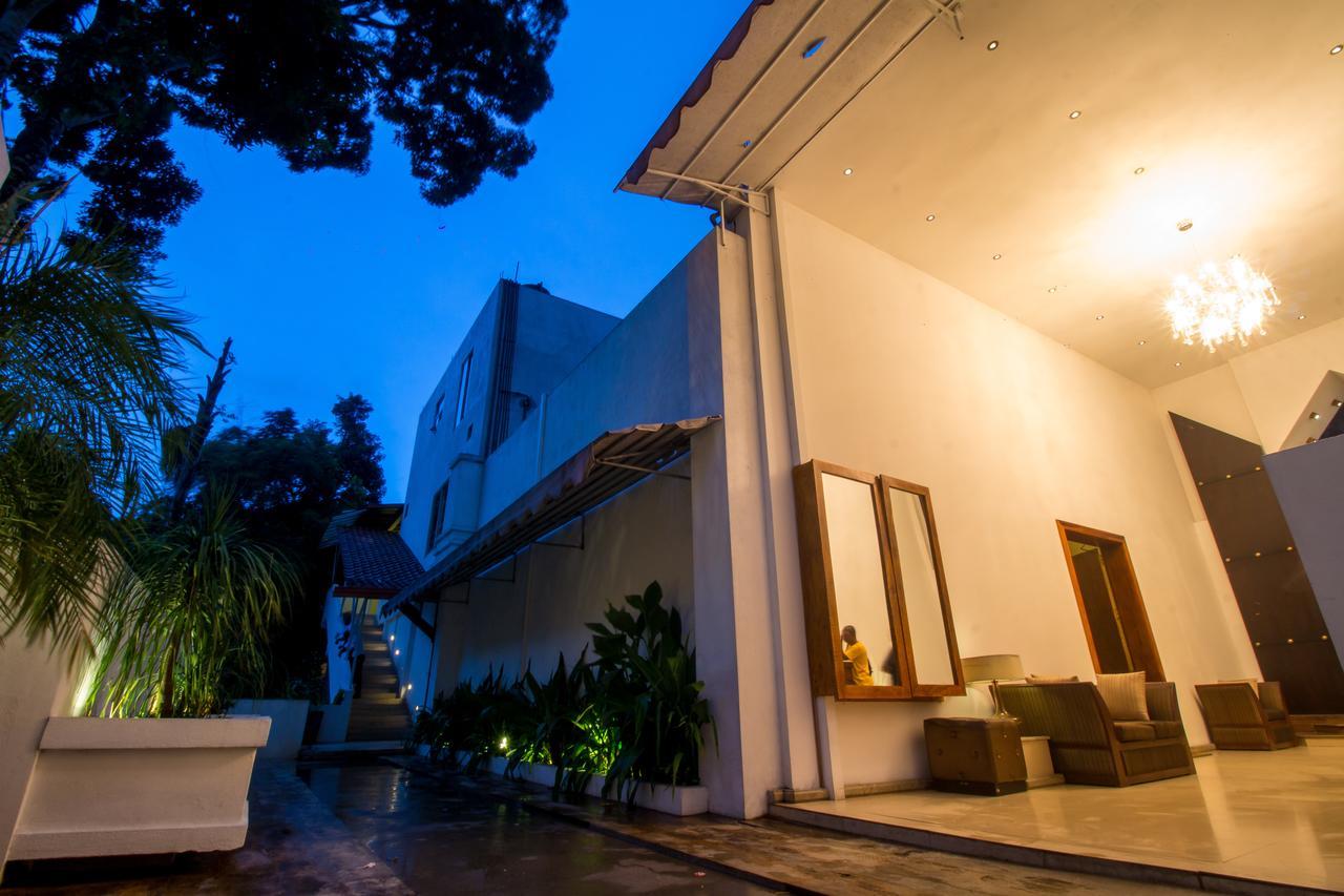 Sleek Hotel Kegalle Exterior foto